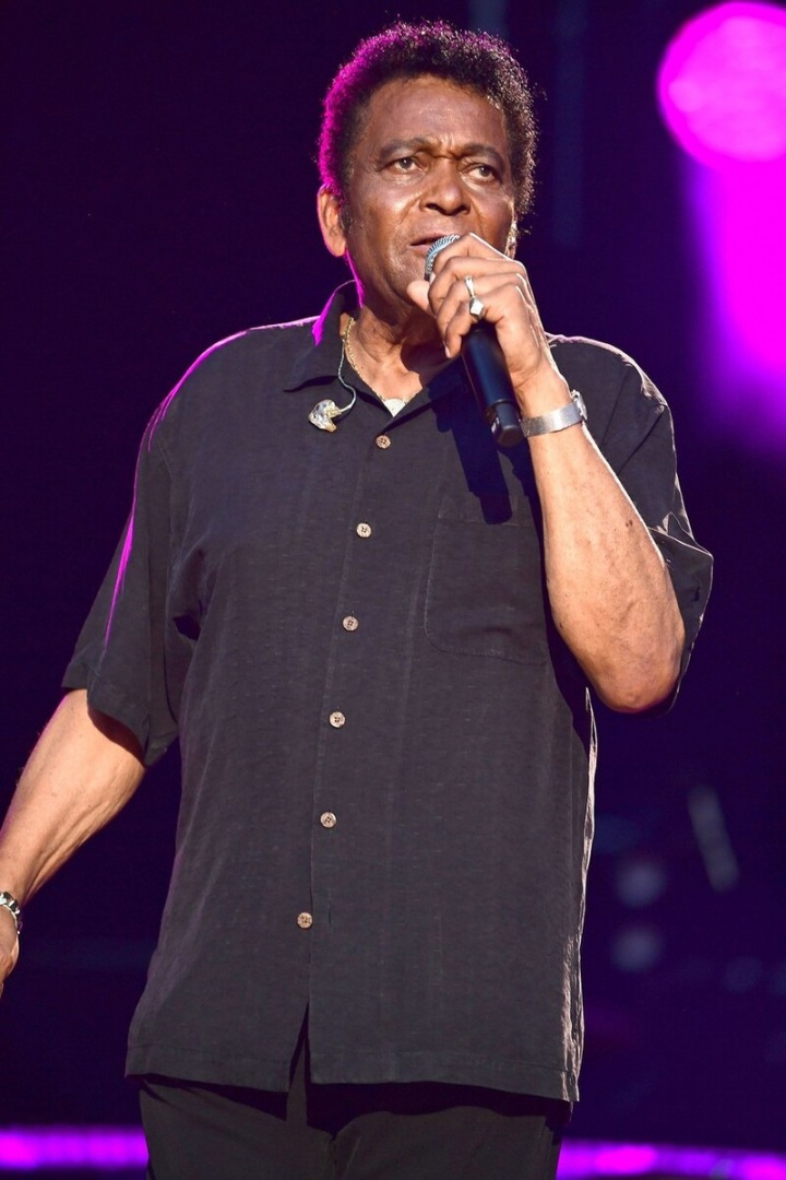 Charlie Pride při vystoupení. Charlie Pride při vystoupení.