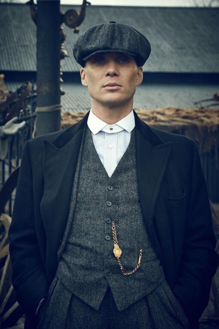 Cillian Murphy v seriálu Peaky Blinders. Cillian Murphy v seriálu Peaky Blinders.