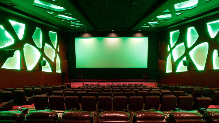 Ciné de Chef je kombinace luxusního kina a gurmánské restaurace v jednom. Ciné de Chef je kombinace luxusního kina a gurmánské restaurace v jednom.