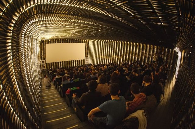 Cineteca Matadero se věnuje promítání dokumentů a nezávislých filmů.