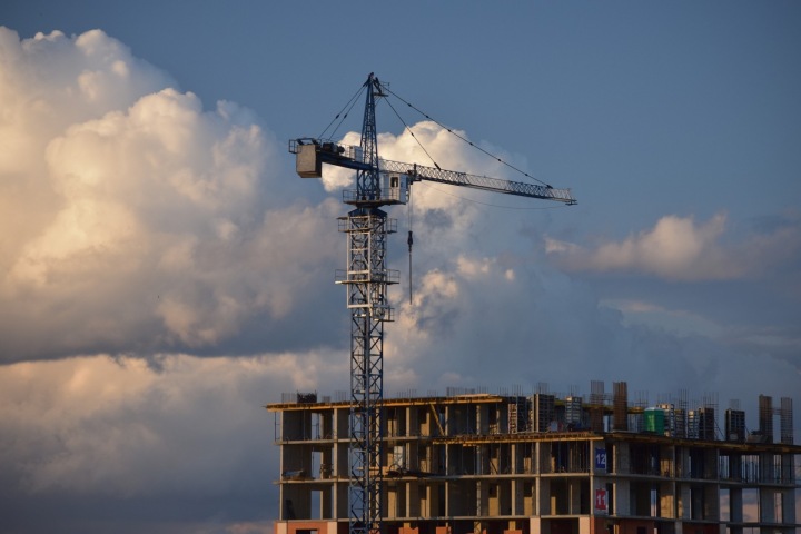 Stavba. Náklady na stavební výrobu se v Česku za poslední rok dramaticky navyšují