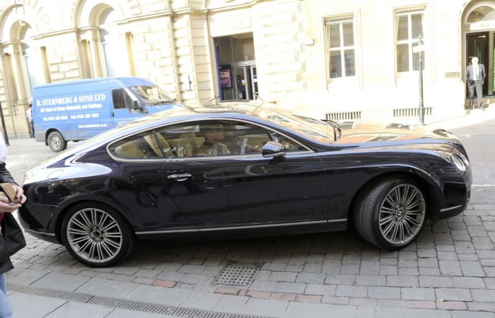 Cristiano Ronaldo v Bentley Cristiano Ronaldo v Bentley