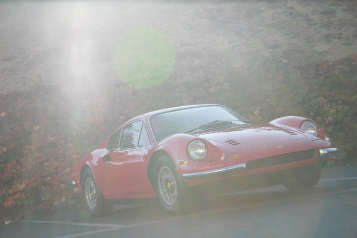 Ferrari v míře oblíbenosti vede