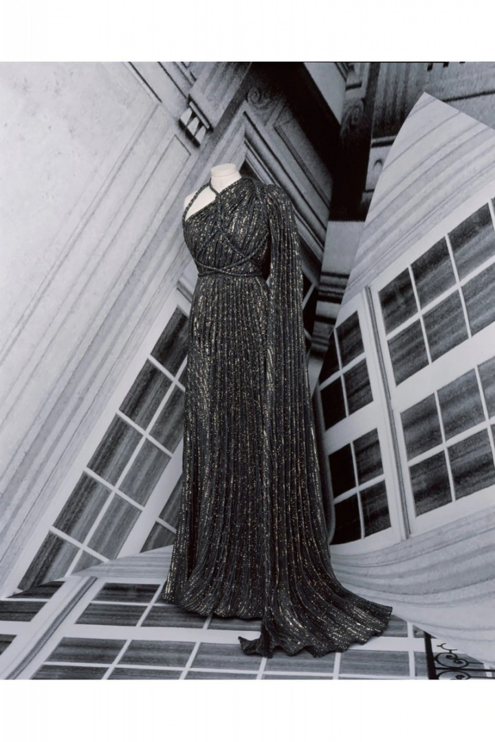 Třpytivé večerní šaty z kolekce Dior Fall 2020 Haute Couture
