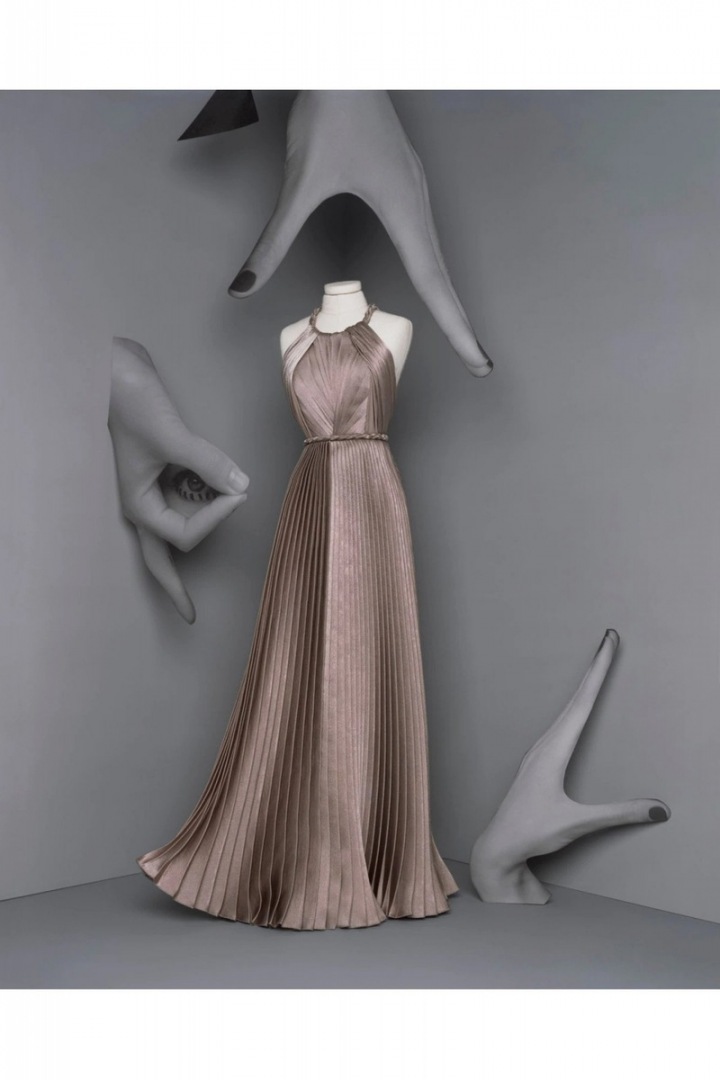 Plisované šaty z kolekce Dior Fall 2020 Haute Couture Plisované šaty z kolekce Dior Fall 2020 Haute Couture