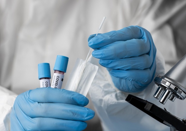 Doktor se chystá na Covid test Doktor se chystá na Covid test