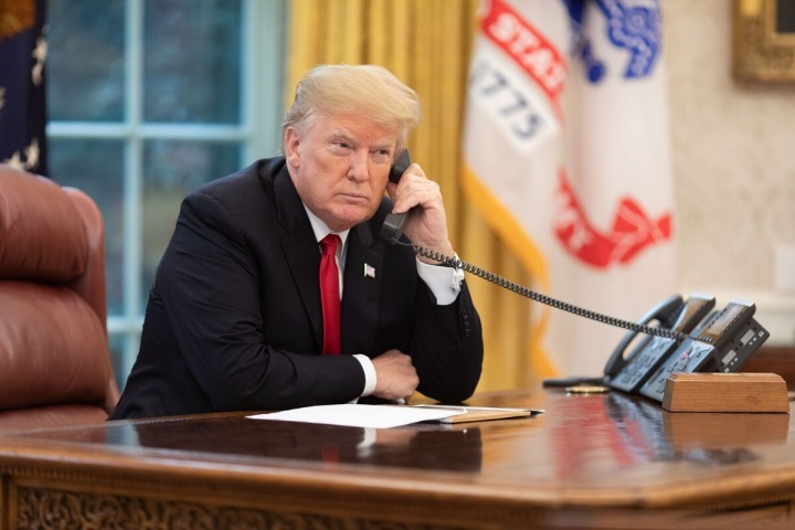 Donald Trump na telefonu Donald Trump na telefonu