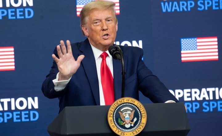 Donald Trump při projevu. Donald Trump při projevu.