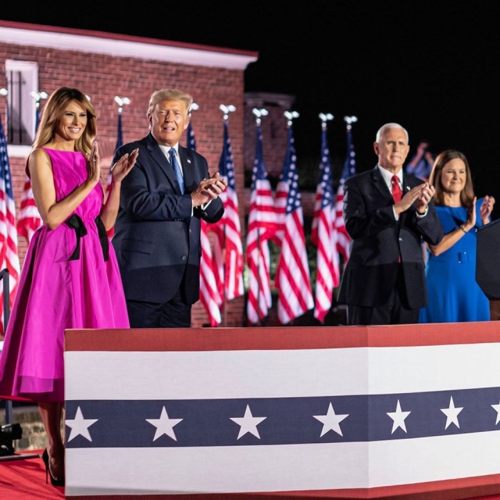 Donald Trump s manželkou Melanii a Joe Biden s manželkou Donald Trump s manželkou Melanii a Joe Biden s manželkou
