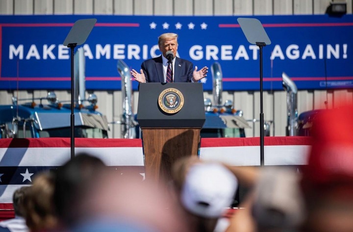 Donald Trump u řečnického pultu Donald Trump u řečnického pultu