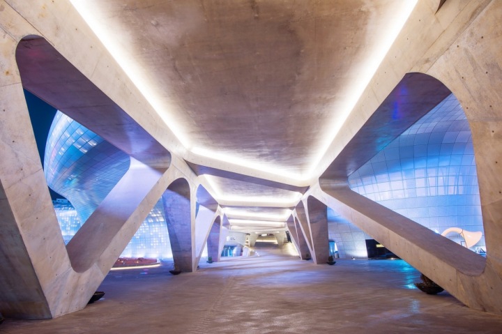 Dongdaemun design plaza v Soulu od Zahy Hadid Dongdaemun design plaza v Soulu od Zahy Hadid