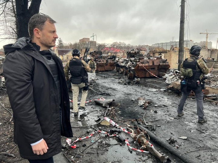 Eduard Heger a zdevastované město Buča Eduard Heger a zdevastované město Buča