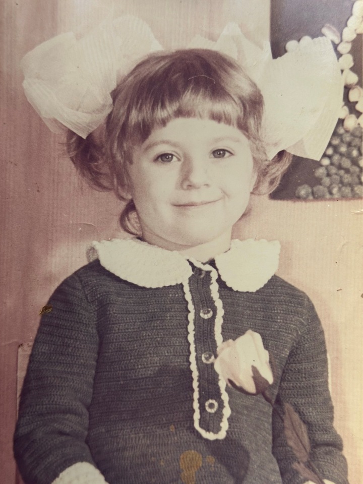 Od malička Elena věděla, že se do České republiky vrátí.