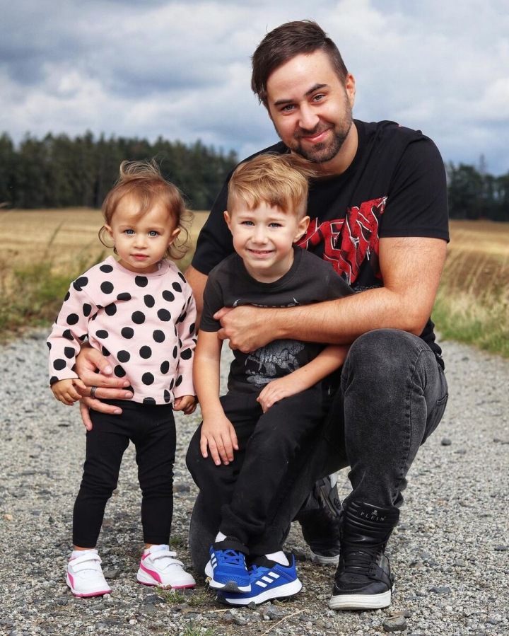 Erik Meldik s dětmi Erik Meldik s dětmi