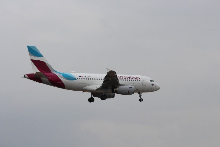 Letadlo dopravce Eurowings na obloze Letadlo dopravce Eurowings na obloze
