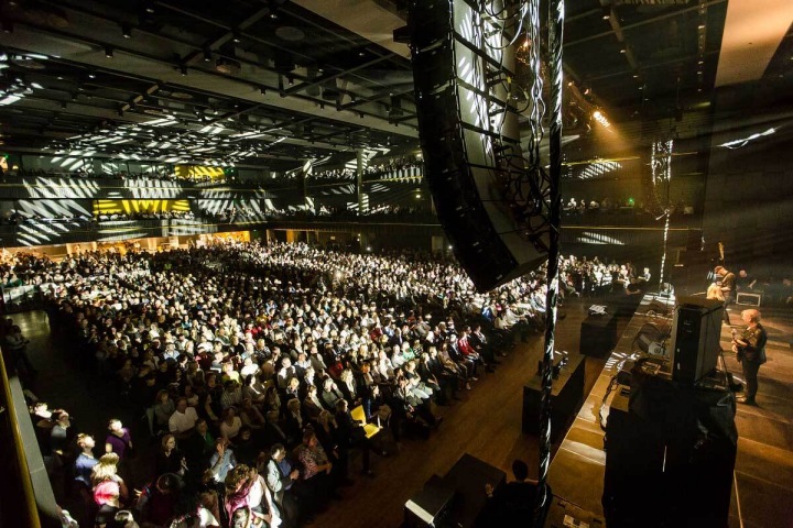 Koncert ve Foru Karlín