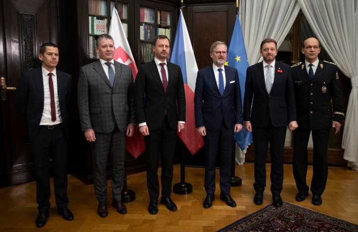 Fototermín před večeří premiéra Petra Fialy se slovenským premiérem Eduardem Hegerem