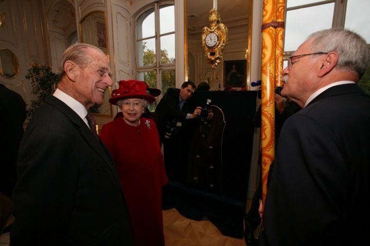 Britský pár poslouchá prezidenta Ivana Gašparoviče při hře na fujaru