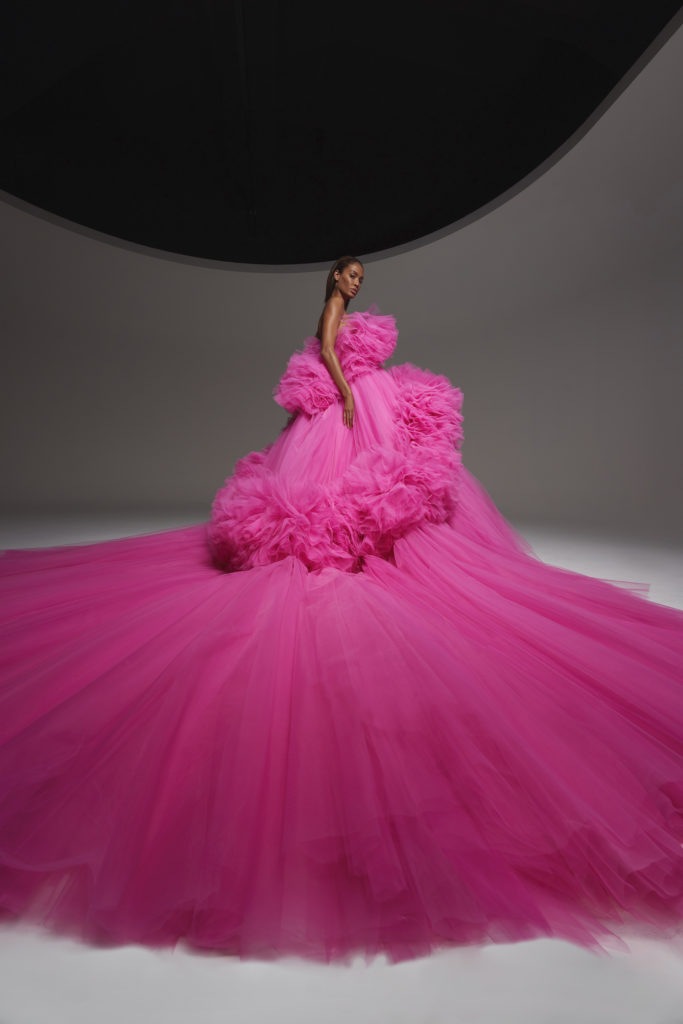 Fuchsiové šaty Giambattista Valli Fall 2020 Haute Couture Fuchsiové šaty Giambattista Valli Fall 2020 Haute Couture