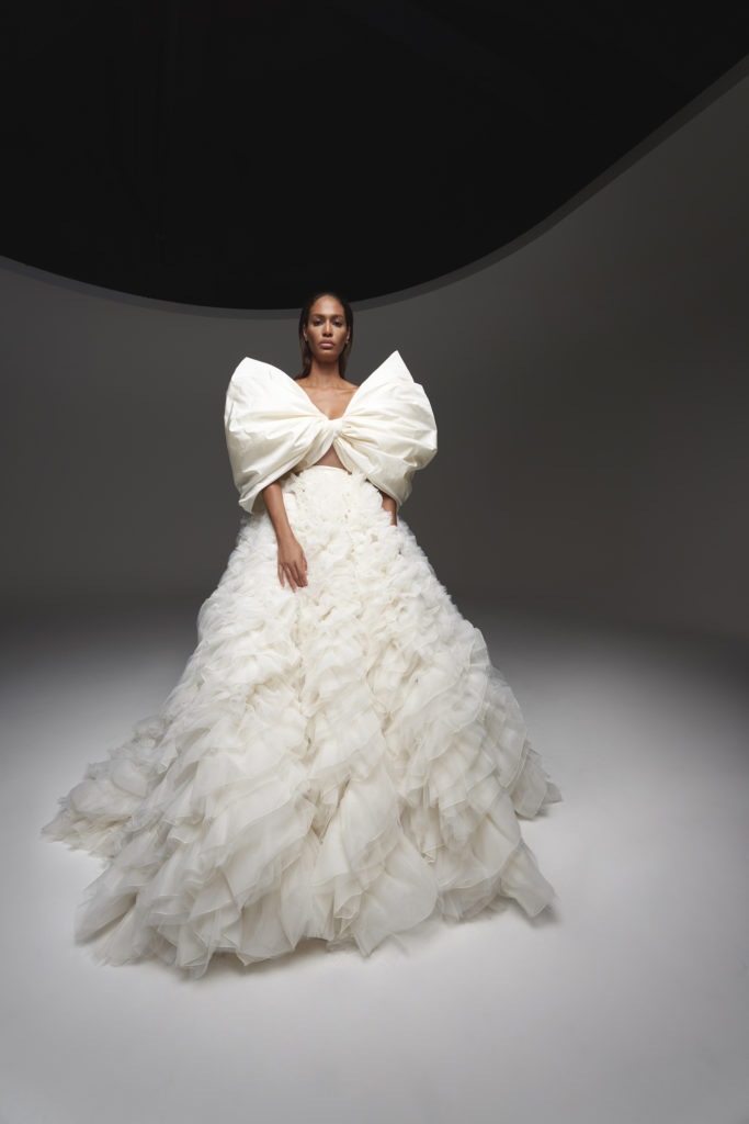 Bílé šaty Giambattista Valli Fall 2020 Haute Couture