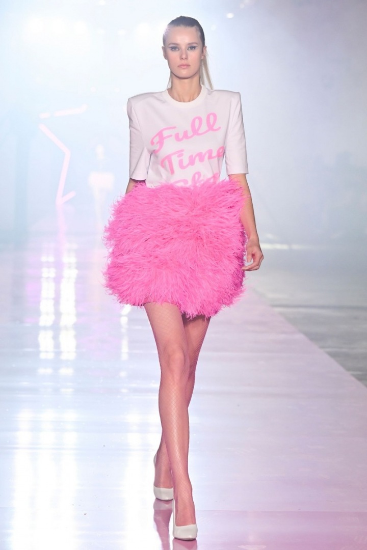 Modelka připomněla růžové kuřátko