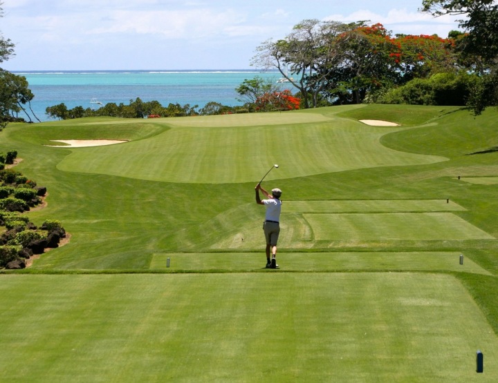 Golfista na greenu. Golfista na greenu.