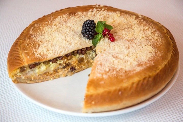 Sladký koláč gubadiya (gulbadia)