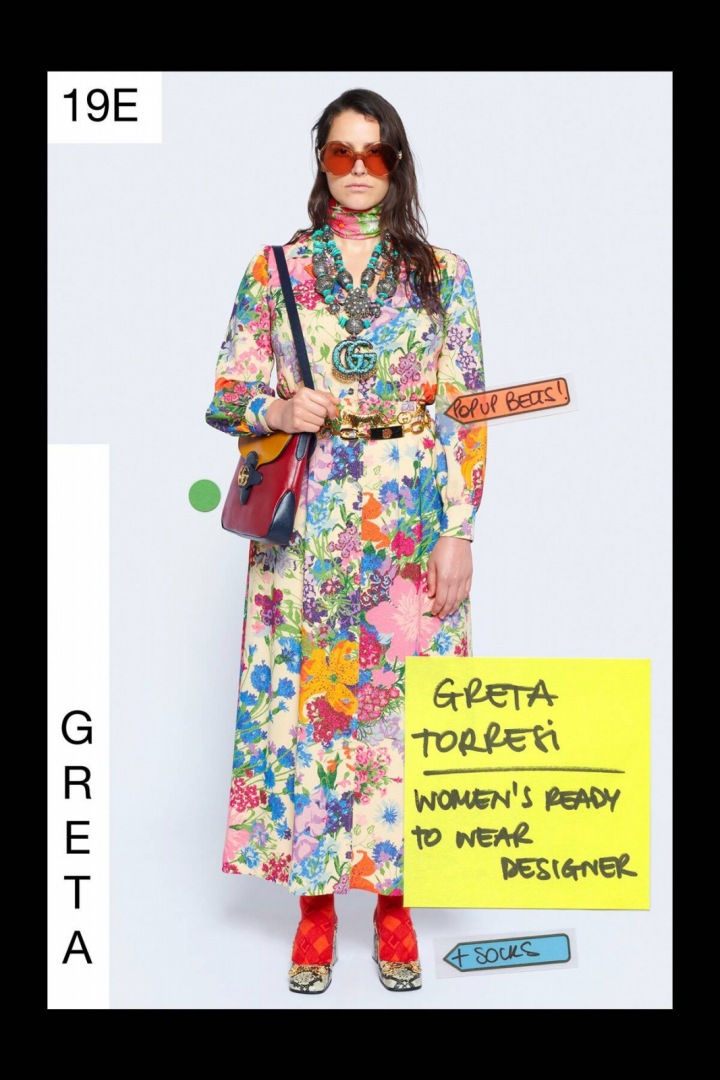 Žena v květinových šatech Gucci Resort 2021