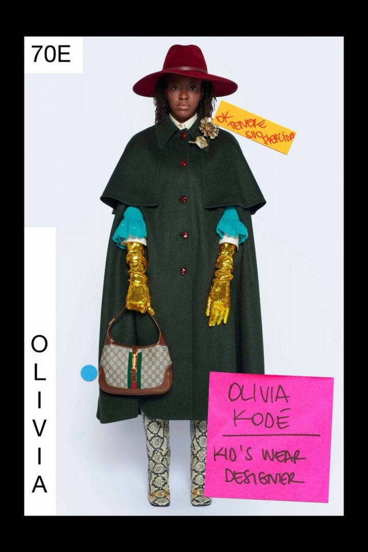 Žena v zeleném kabátu Gucci Resort 2021 Žena v zeleném kabátu Gucci Resort 2021