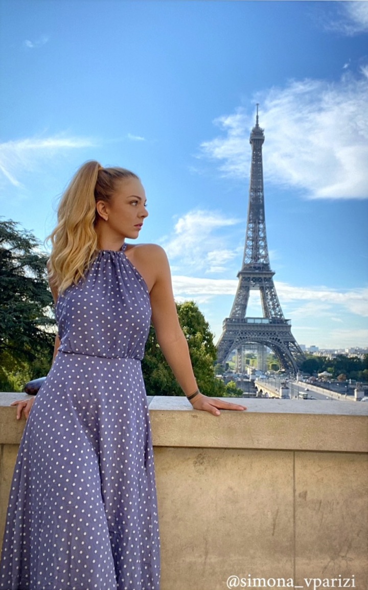 Simona s Eiffelovkou Simona s Eiffelovkou