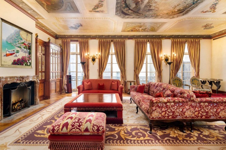 Gianni Versace otiskl do interiéru svého domu svůj jedinečný styl. 