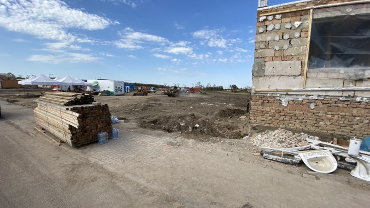Pojišťovny celkově odhadují, že za škody způsobené extrémním počasím zaplatí zasaženým klientům více než 4 a půl miliardy korun Pojišťovny celkově odhadují, že za škody způsobené extrémním počasím zaplatí zasaženým klientům více než 4 a půl miliardy korun