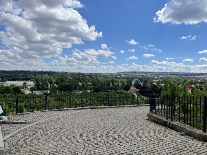 Holešovice jsou i blízko k Vinici sv. Kláry