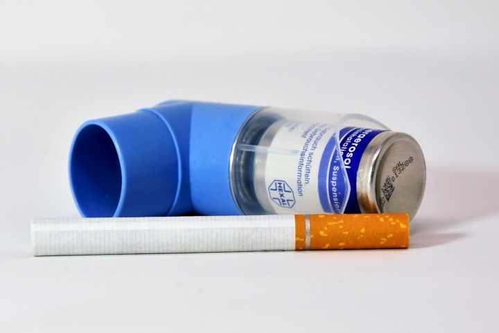Inhalační přístroj a cigareta Inhalační přístroj a cigareta