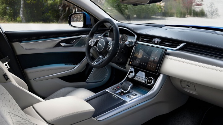 Interiér vozu Jaguar XF. Interiér vozu Jaguar XF.