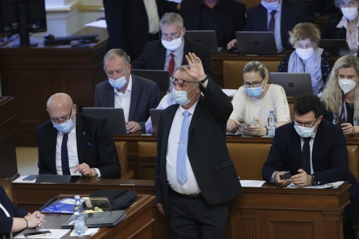 Jednání v poslanecké sněmovně Jednání v poslanecké sněmovně