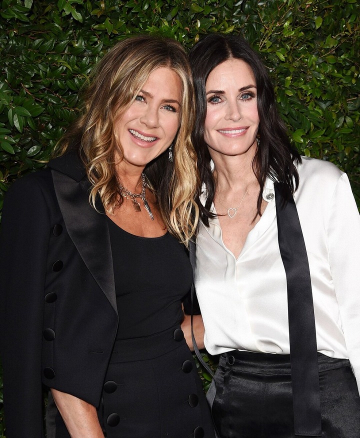 Jennifer Aniston a Courtney Cox Jennifer Aniston a Courtney Cox