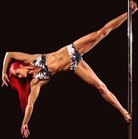 Hvězdu pole dance Jess Leanne Norrisovou našli bez známek života. Hvězdu pole dance Jess Leanne Norrisovou našli bez známek života.