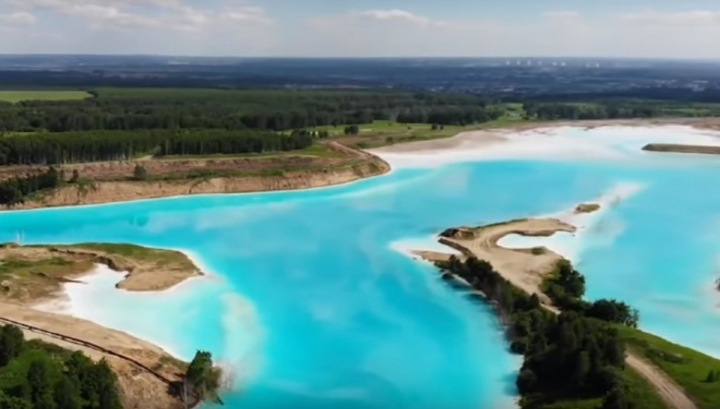 Toxické jezírko u Novosibirsku láká hodně ruských instagramerů. Toxické jezírko u Novosibirsku láká hodně ruských instagramerů.
