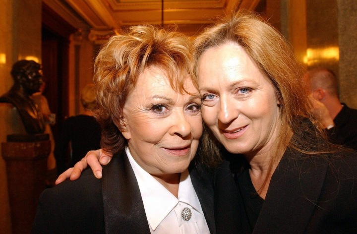 Jiřina Bohdalová s dcerou Simonou Stašovou. Jiřina Bohdalová s dcerou Simonou Stašovou.
