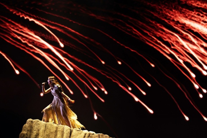 Světelná show a padající meteority