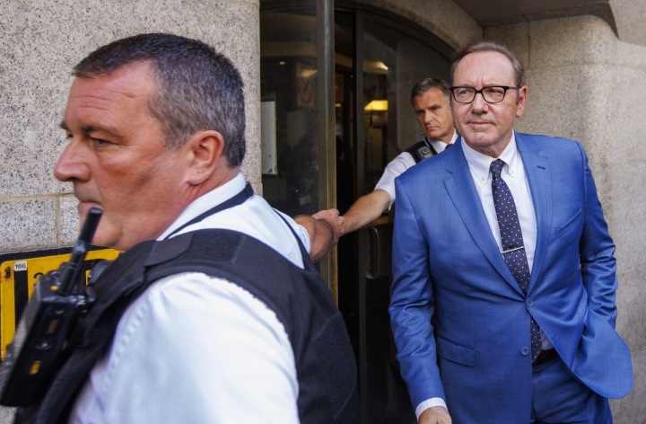 Kevin Spacey odmítl vinu za sexuální útoky, kterých se měl dopustit na třech mužích