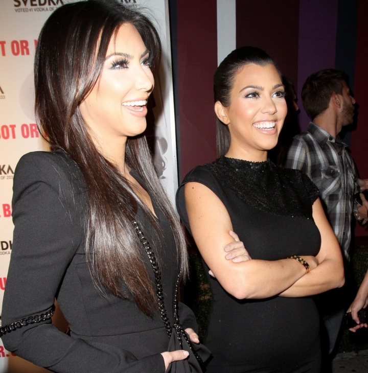 Sestry Kardashianovy Kim a Kloe. Sestry Kardashianovy Kim a Kloe.