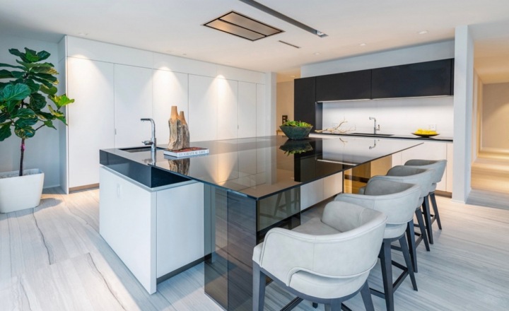 Moderná kuchyň, apartmán Beckhamových v Miami Moderná kuchyň, apartmán Beckhamových v Miami