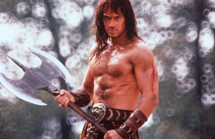 Kevin Sorbo žádal během natáčení nahradit skutečné meče replikami. Kevin Sorbo žádal během natáčení nahradit skutečné meče replikami.