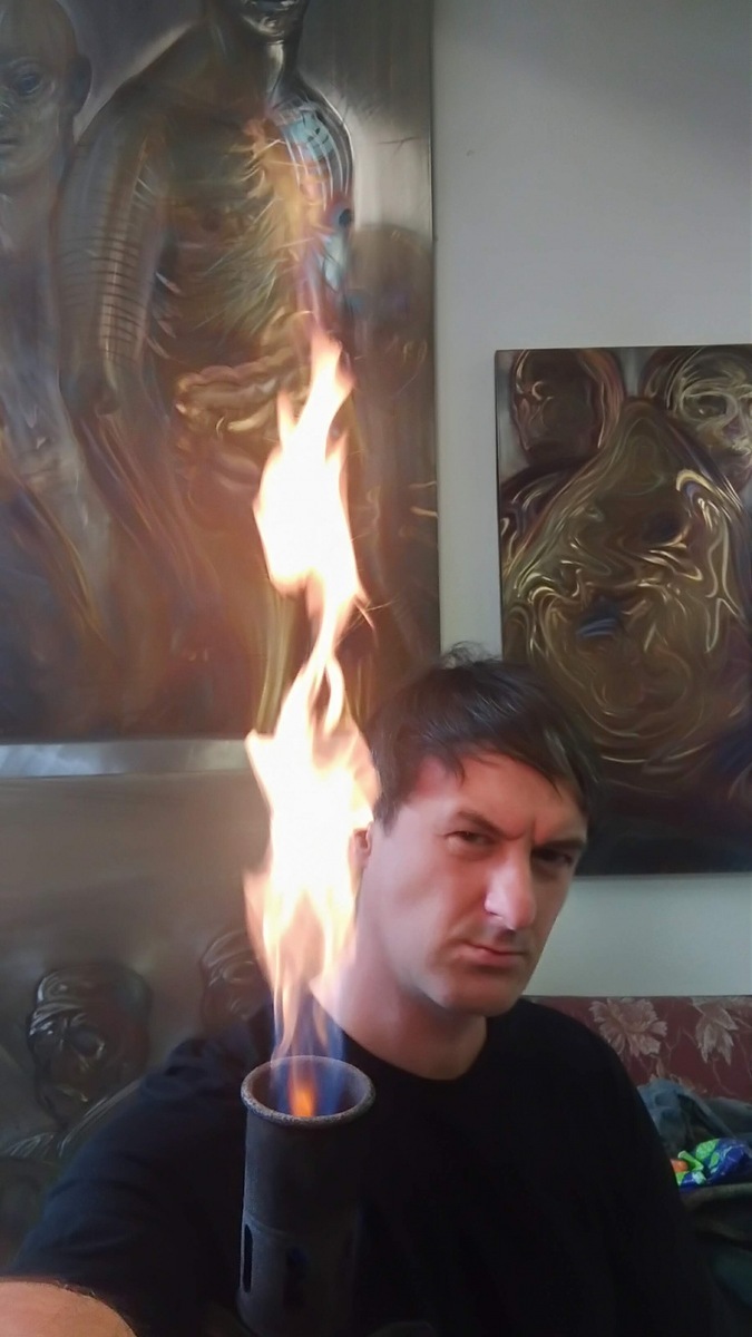 Vlna je jediný, kdo pracuje s ohněm a ocelí. Vlna je jediný, kdo pracuje s ohněm a ocelí.