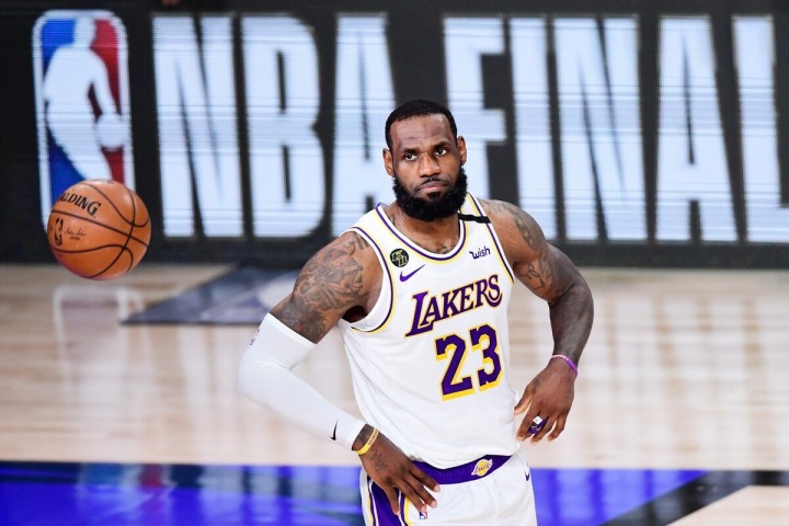 Hvězdný americký basketbalista LeBron James Hvězdný americký basketbalista LeBron James