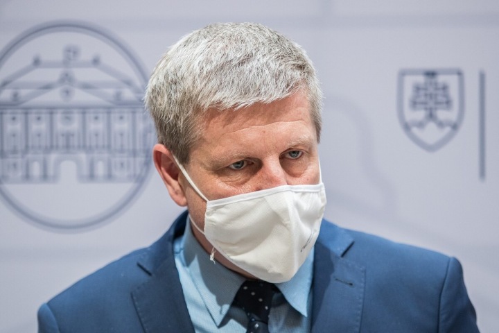 Ministr zdravotnictví Vladimír Lengvarský. Ministr zdravotnictví Vladimír Lengvarský.