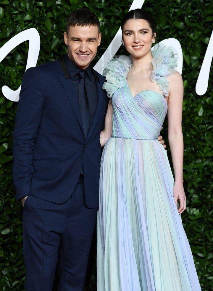 Liam Payne a Maya Henry na červeném koberci. Liam Payne a Maya Henry na červeném koberci.