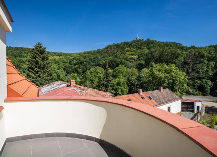 Luxusní výhled z vily v Šáreckém údolí Luxusní výhled z vily v Šáreckém údolí
